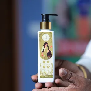 Why Everyone is Talking About  Hair Oil: What Makes It Special